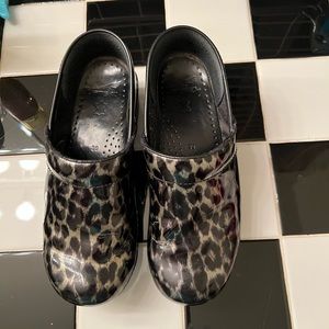 Dansko - leopard clogs - 39 (8.5)